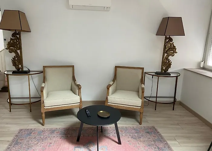 Апартаменти Au Coin Des Hospices *